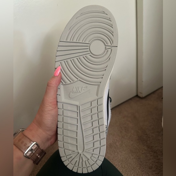 Air Jordan 1 Retro High OG ‘White Cement’ - Picture 10 of 12